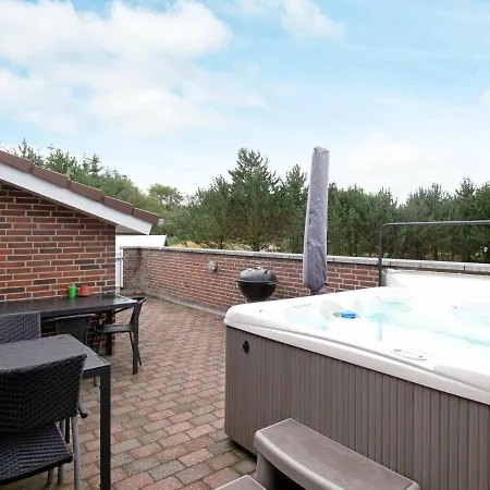 Five-bedroom Holiday In Blavand 29