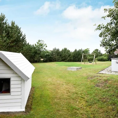Five-bedroom Holiday In Blavand 29 Ho