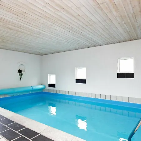 Five-bedroom Holiday In Blavand 29 *