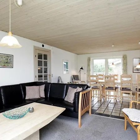 Five-bedroom Holiday In Blavand 29 Ho