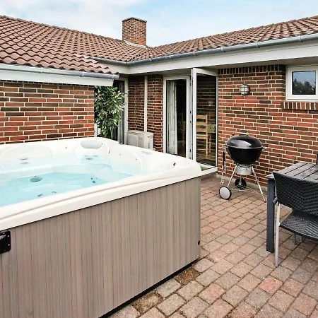 Five-bedroom Holiday In Blavand 29