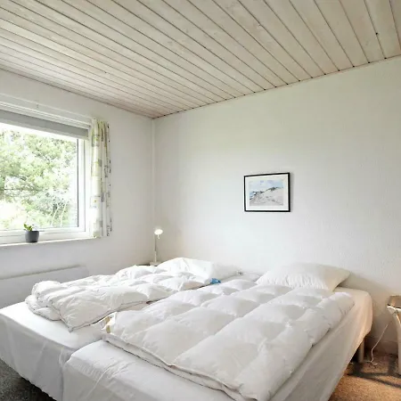 Five-bedroom Holiday In Blavand 29 Ho